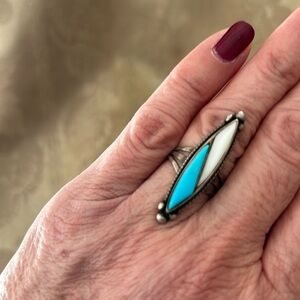 Turquoise ring with Mother of Pearl inlay. Vintage, sterling silver.